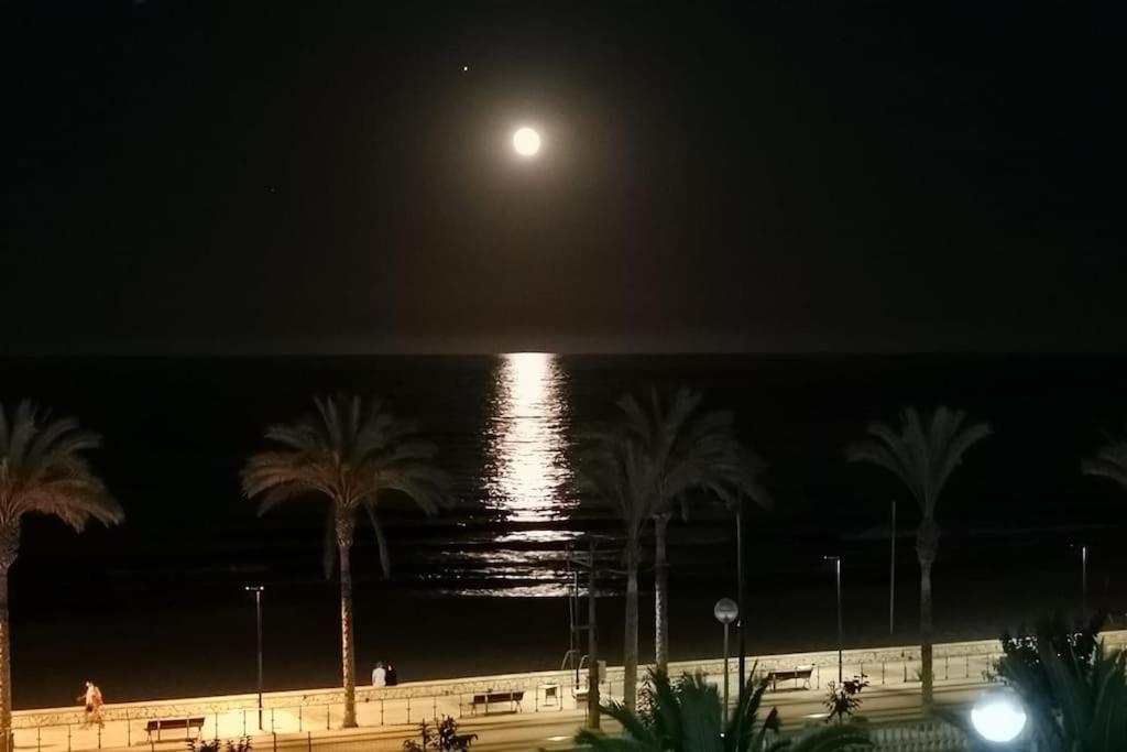 Lujoso Apartamento En Primera Linea De Playa Alicante Exterior photo